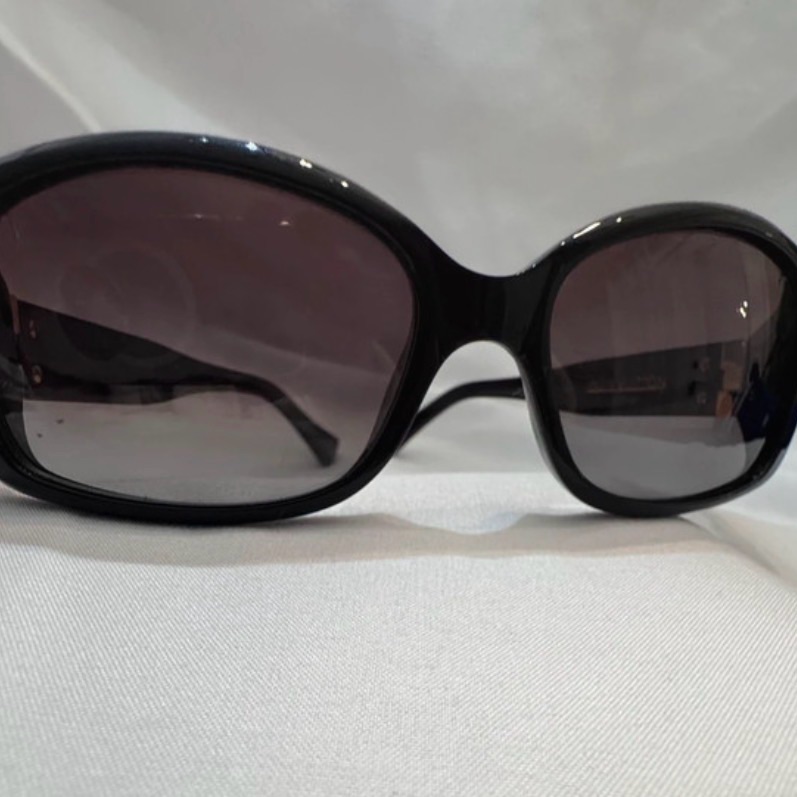Louis Vuitton Obsession Black With Gold Accent Gradient Lens Women's Sunglasses